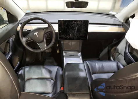 2022 Tesla Model Y z USA, uszkodzony, nr VIN 7SAYGAEE5NF426643